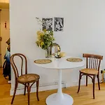 Spacious Studio Near Montmartre
