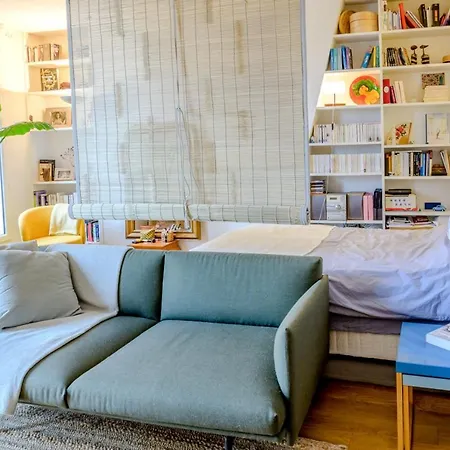 Spacious Studio Near Montmartre Parigi